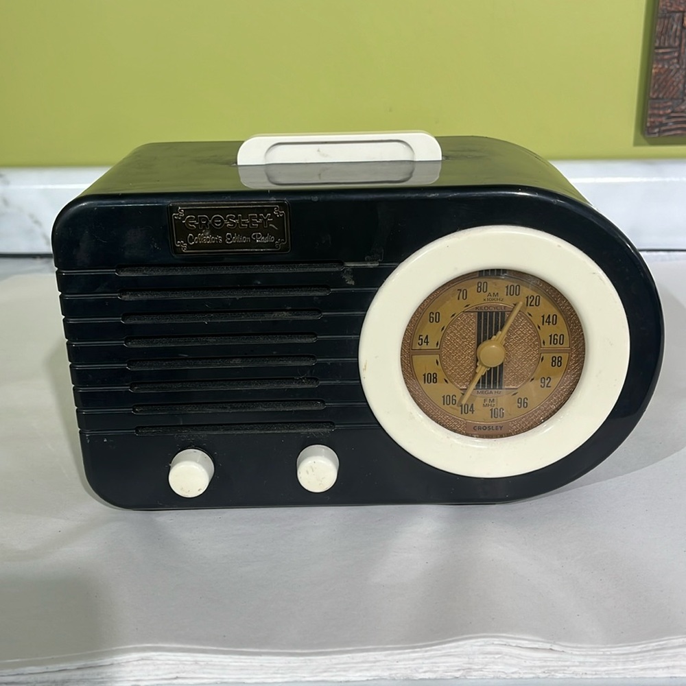 Crosley Collector’s Limited Edition Radio/Cassette Player CR-2